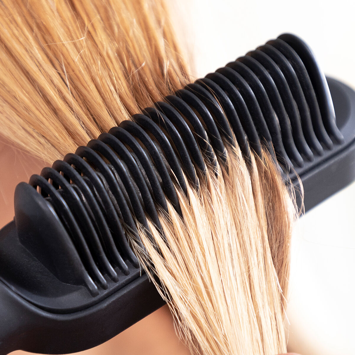 InnovaGoods Ceramic Straightening Bürste Cestrus – Produktansicht 2