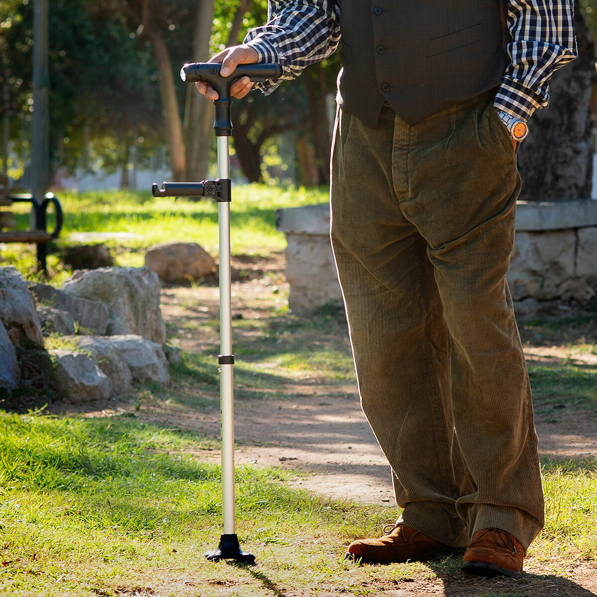 Extendable Walking Stick mit LED, Alarm & Grabber Hannde InnovaGoods – Produktansicht 1