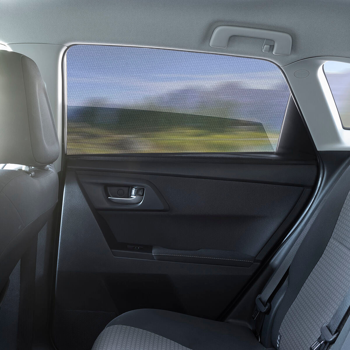 InnovaGoods Mesh Sunshade für the Auto UVlock – Produktansicht 4